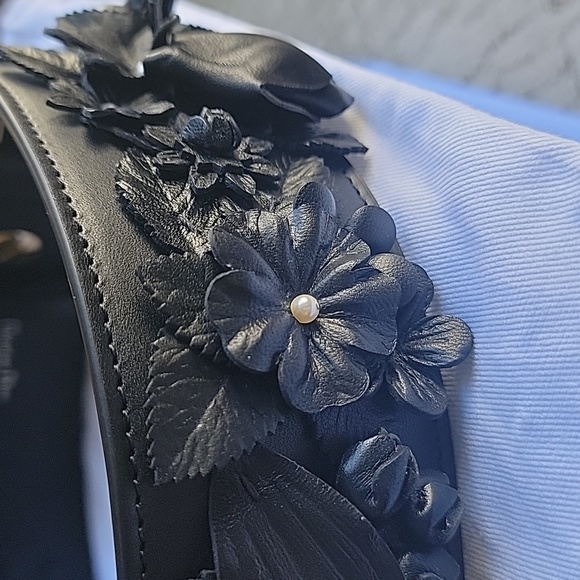 DIOR PUNK BELT Black Matte Calfskin | Three-Dimensional Flowers & Resin Pearls - Picture 9 of 16